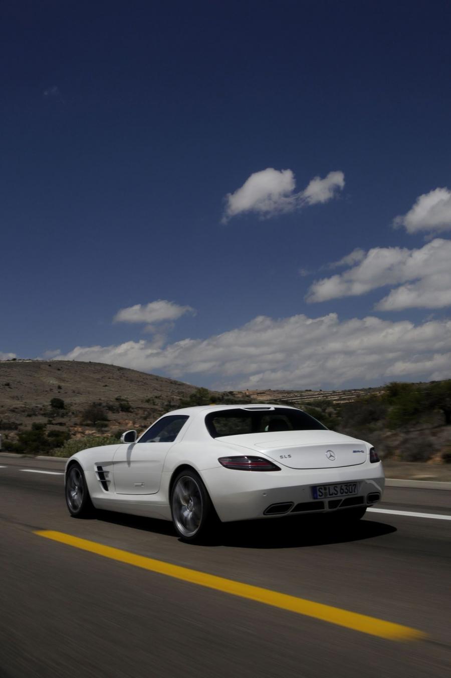  Mercedes-Benz SLS AMG White 2011 года  (фото 9 из 29)
